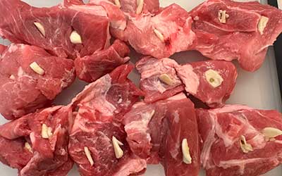 Put garlic slices into meat