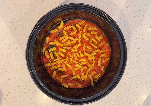 Add a layer of sauce and psata
